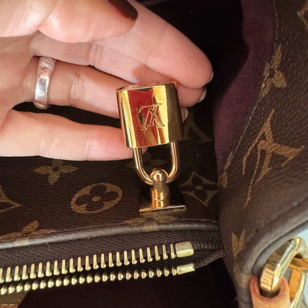 Louis Vuitton Monogram Canvas Montaigne GM - Picture 9 of 15